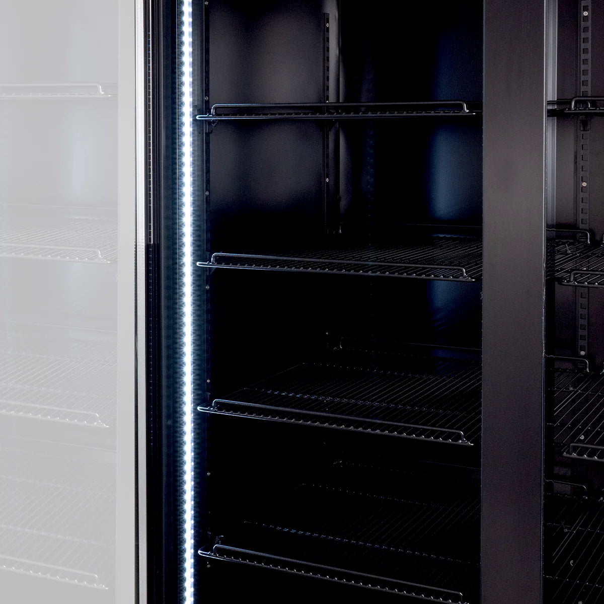 Getränkekühlschrank ECO 1000 mit Klapptüren und Leuchtaufsatz