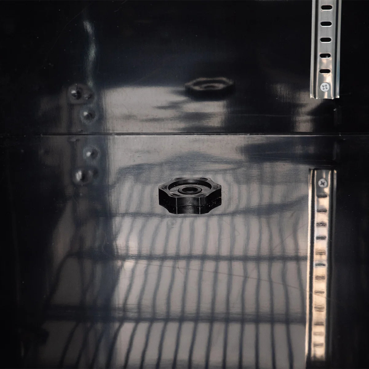 Getränkekühlschrank ECO 630 mit Leuchtaufsatz und Klapptüren