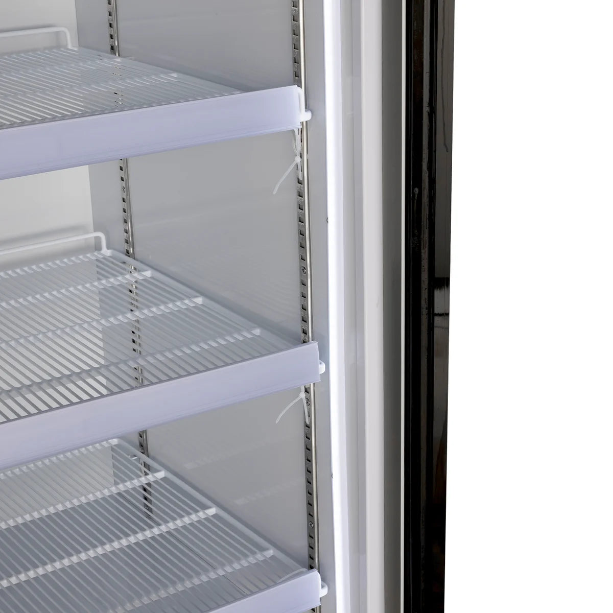 Gastro-Cool GD1050 Getränkekühlschrank 1060 Liter mit 2 Klapptüren, LED Beleuchtung, silber