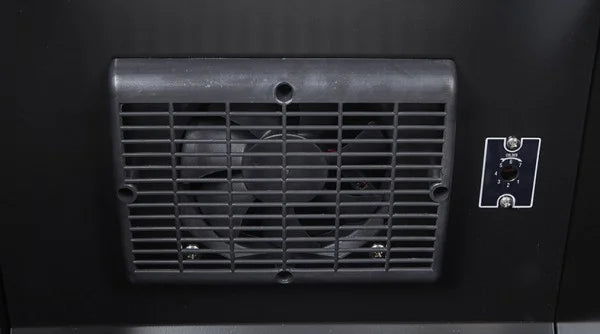 Gastro-Cool DC130 Getränkekühlschrank Slim 150 Liter schwarz/schwarz, LED