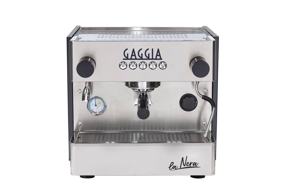 Gaggia Milano Siebträgermaschine LA NERA COMPACT 1-Gruppig, Festwasseranschluss, silber/schwarz, inkl. Aufstellung