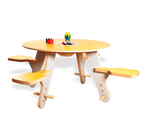 TAVI SPIELTISCH